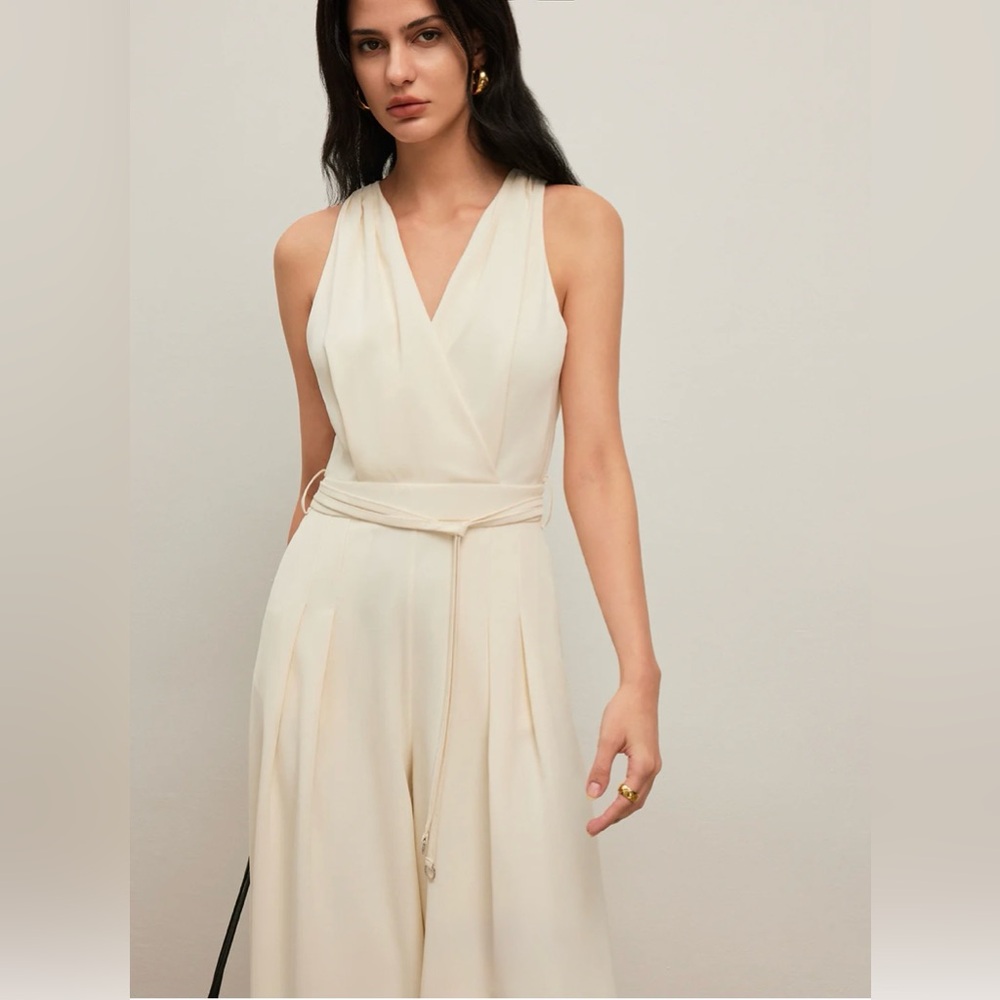 NWT Commense Off-White Halter Jumpsuit - Belted
V-Neck - Size M - Picture 4 of 13